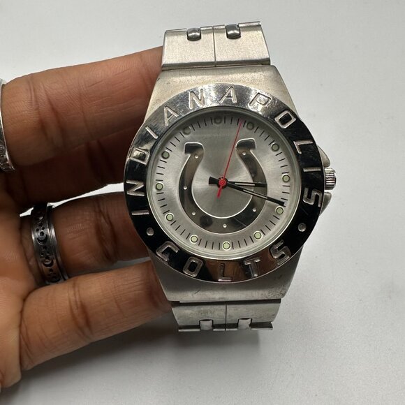 Indiana Colts Watch Men Silver Tone NFL Sports Football New Battery 6.5 Inch - Picture 4 of 14